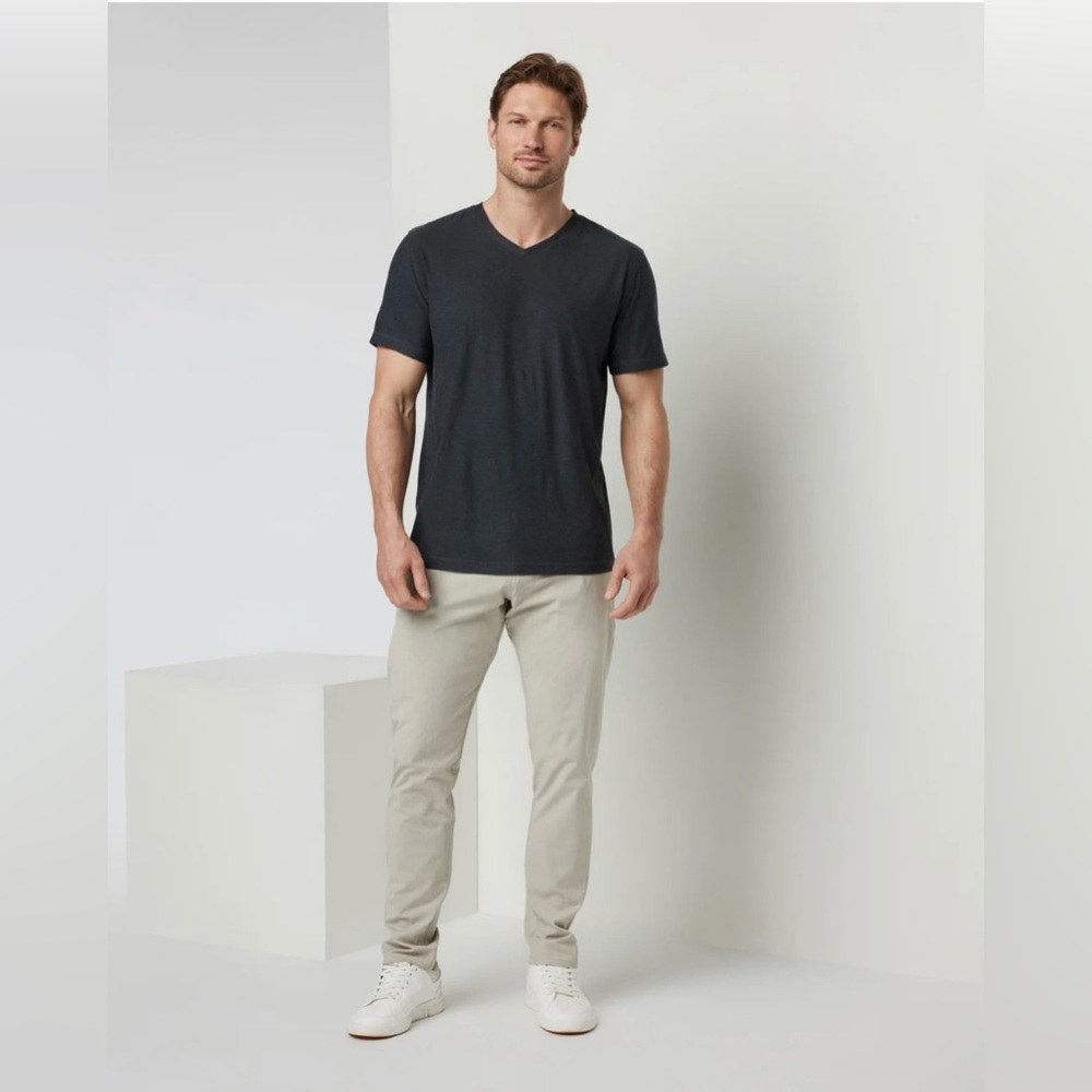 Vuori Men’s Aim Khaki Pants Sz33 Excellent Condition